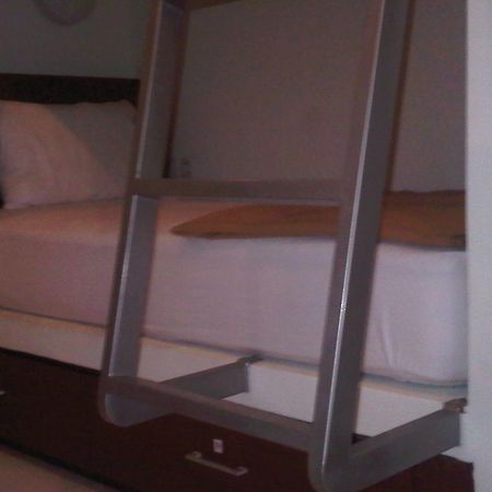 Mirah Hostel ليجيان المظهر الخارجي الصورة