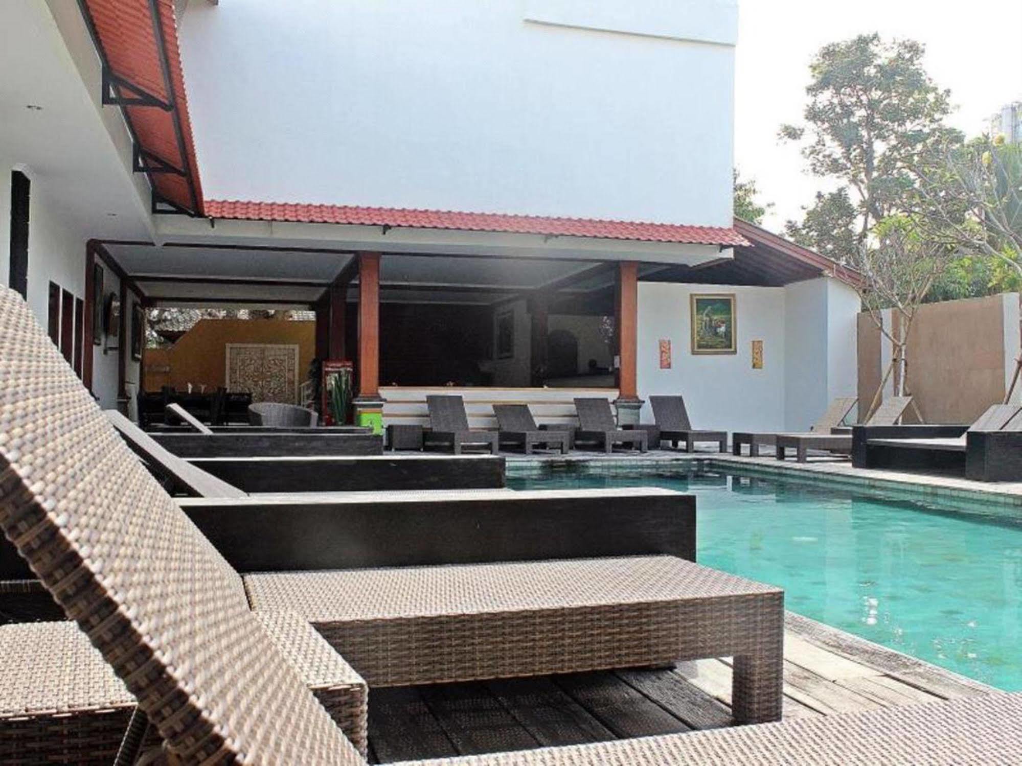 Mirah Hostel ليجيان المظهر الخارجي الصورة