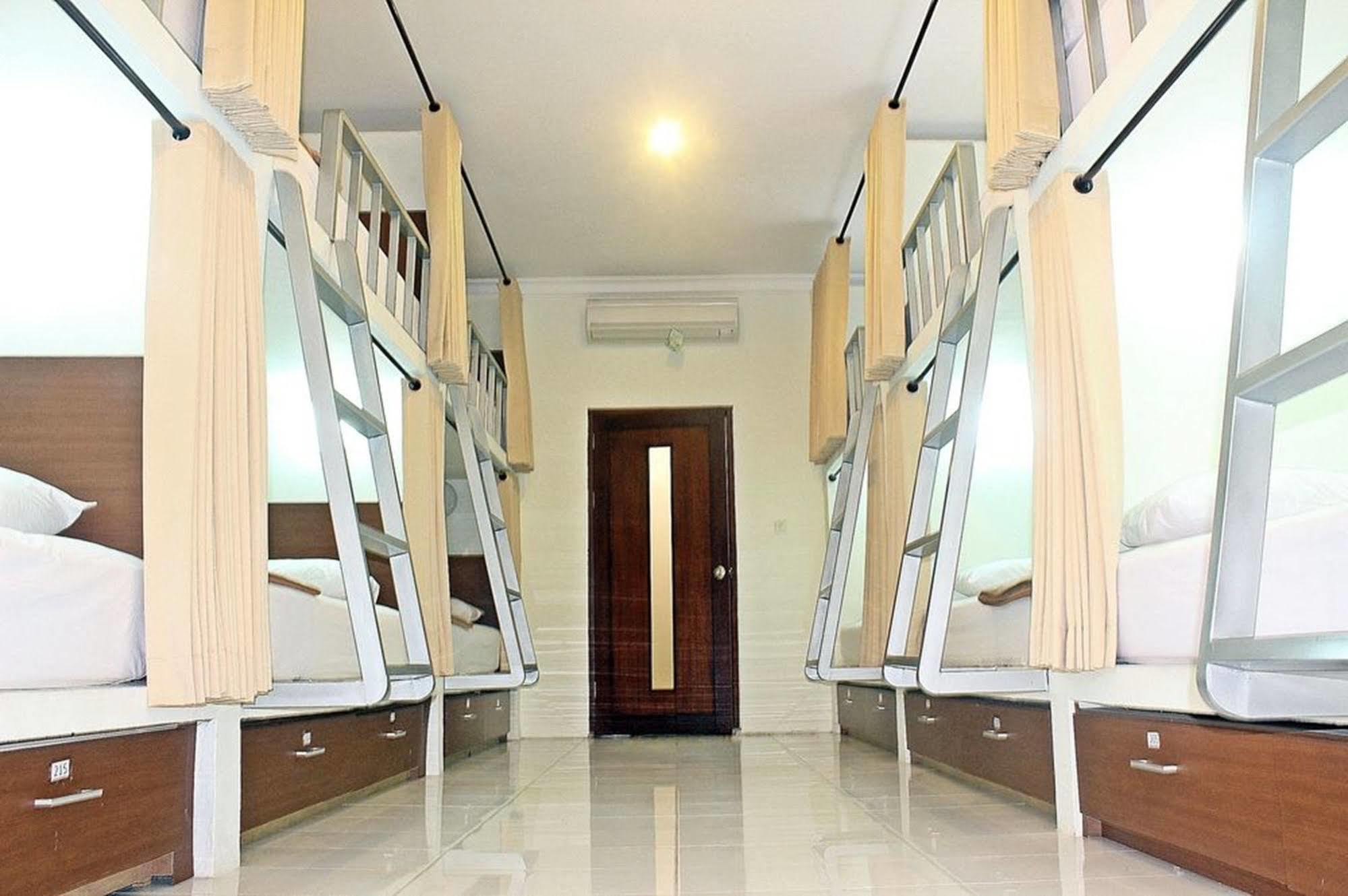 Mirah Hostel ليجيان المظهر الخارجي الصورة