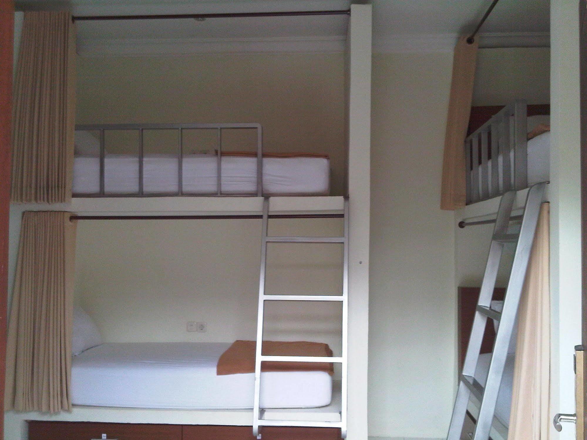 Mirah Hostel ليجيان المظهر الخارجي الصورة