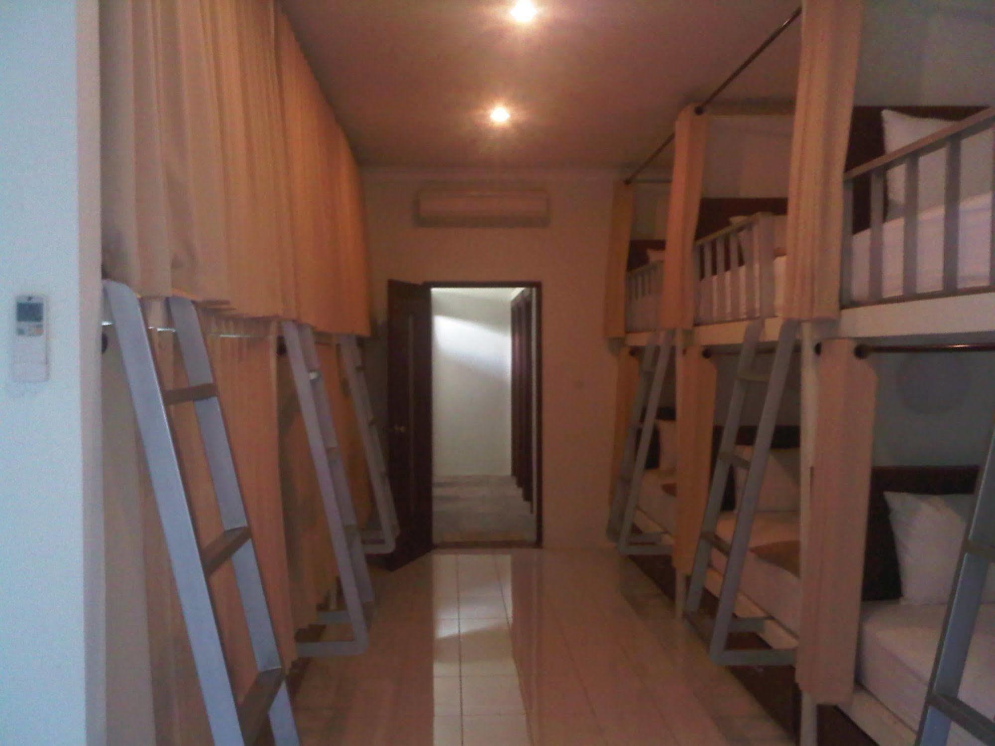 Mirah Hostel ليجيان المظهر الخارجي الصورة