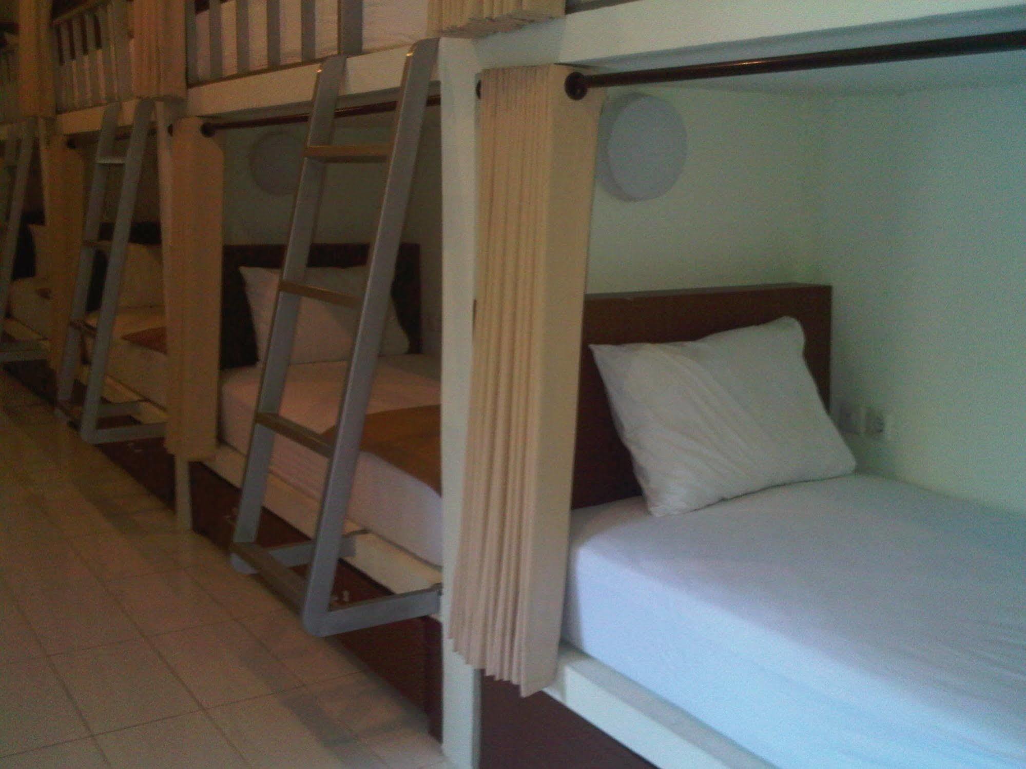 Mirah Hostel ليجيان المظهر الخارجي الصورة