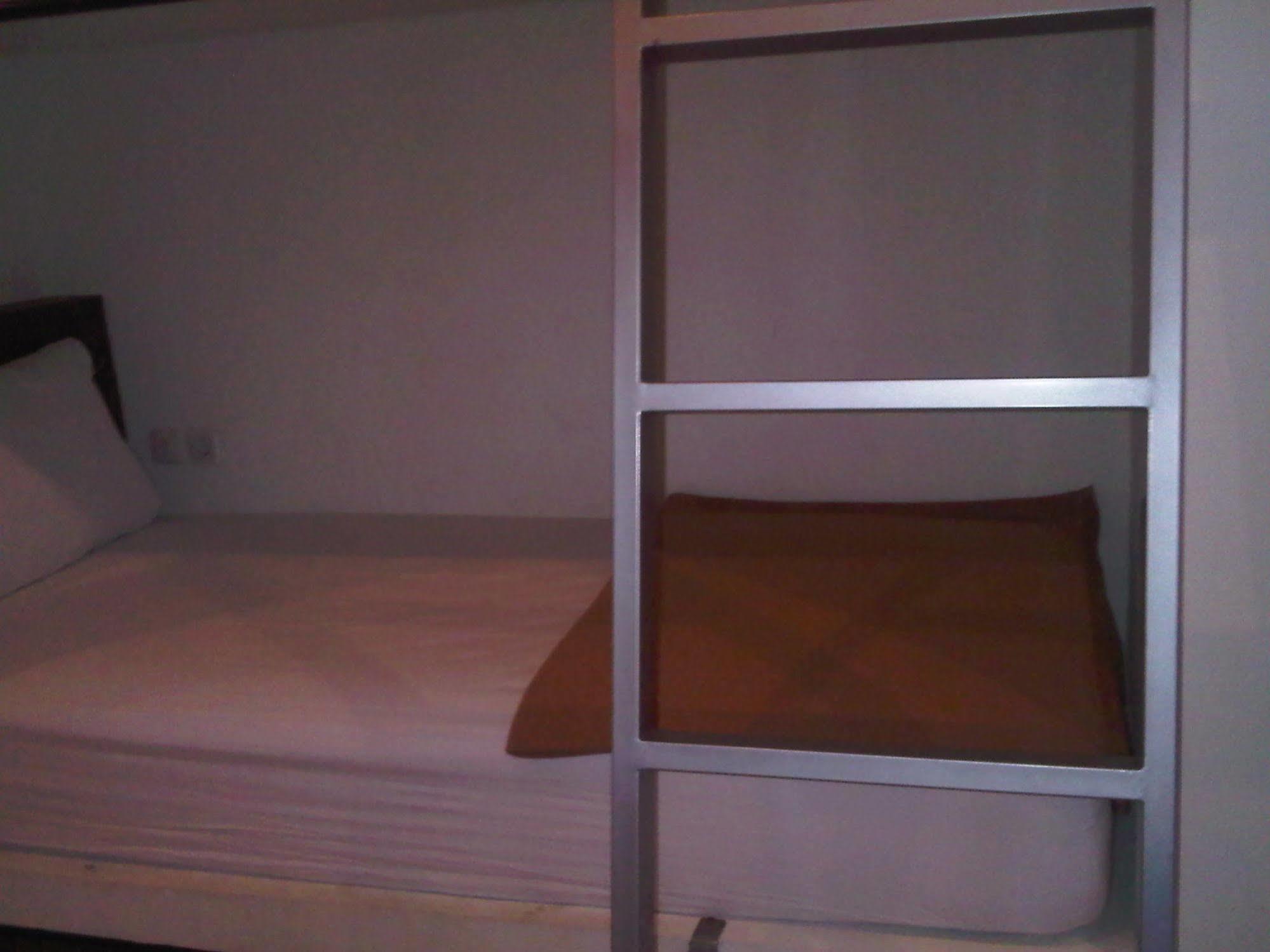 Mirah Hostel ليجيان المظهر الخارجي الصورة