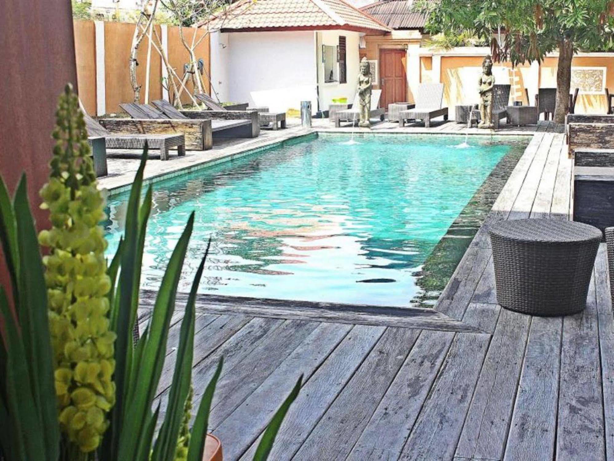 Mirah Hostel ليجيان المظهر الخارجي الصورة