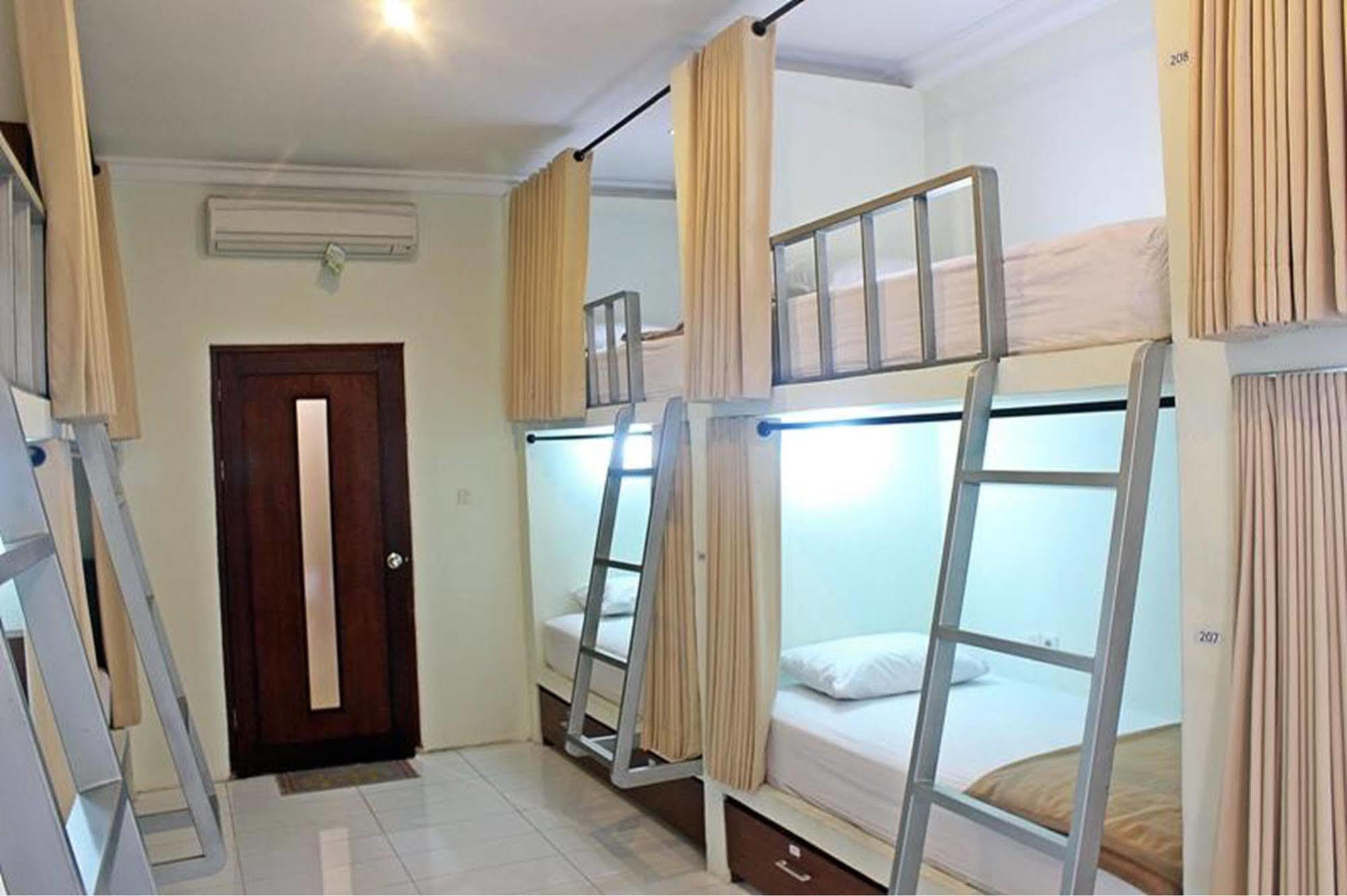 Mirah Hostel ليجيان المظهر الخارجي الصورة